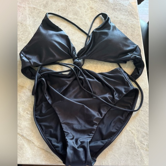NWOT PILYQ Neptune Knot Cutout One Piece Black Swimsuit Size Small - Picture 6 of 11